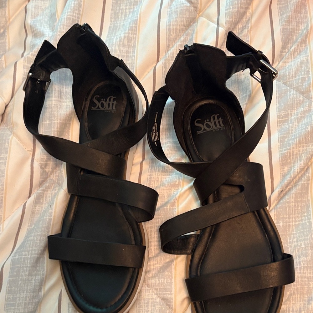 Sofft Black Strappy Women's Sandals